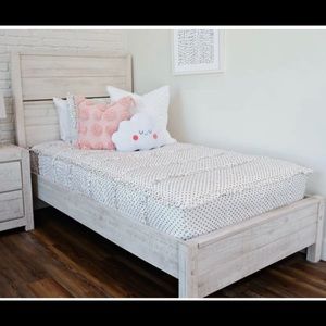 Beddy’s Twin Goldie Dot Bedding